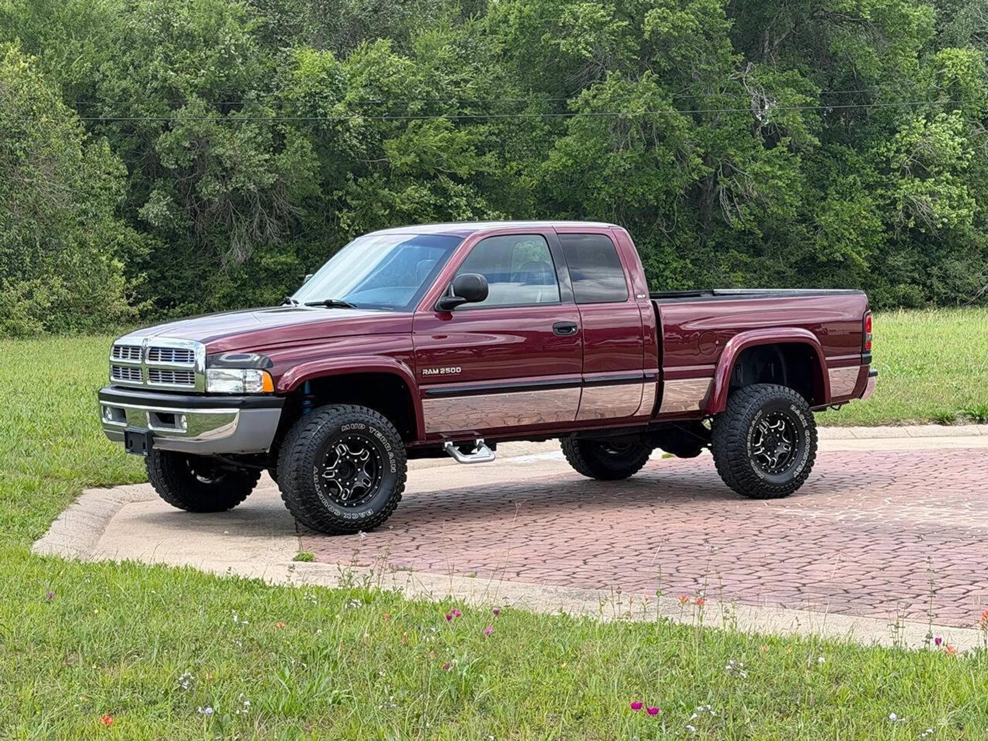 2000 Dodge Ram 2500 SLT Extended Cab - 2