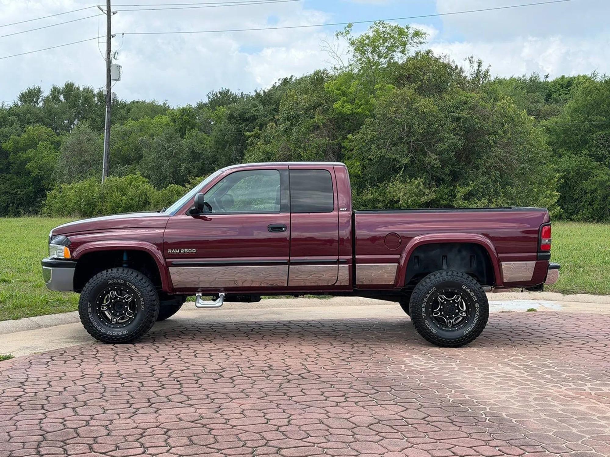 2000 Dodge Ram 2500 SLT Extended Cab - 3