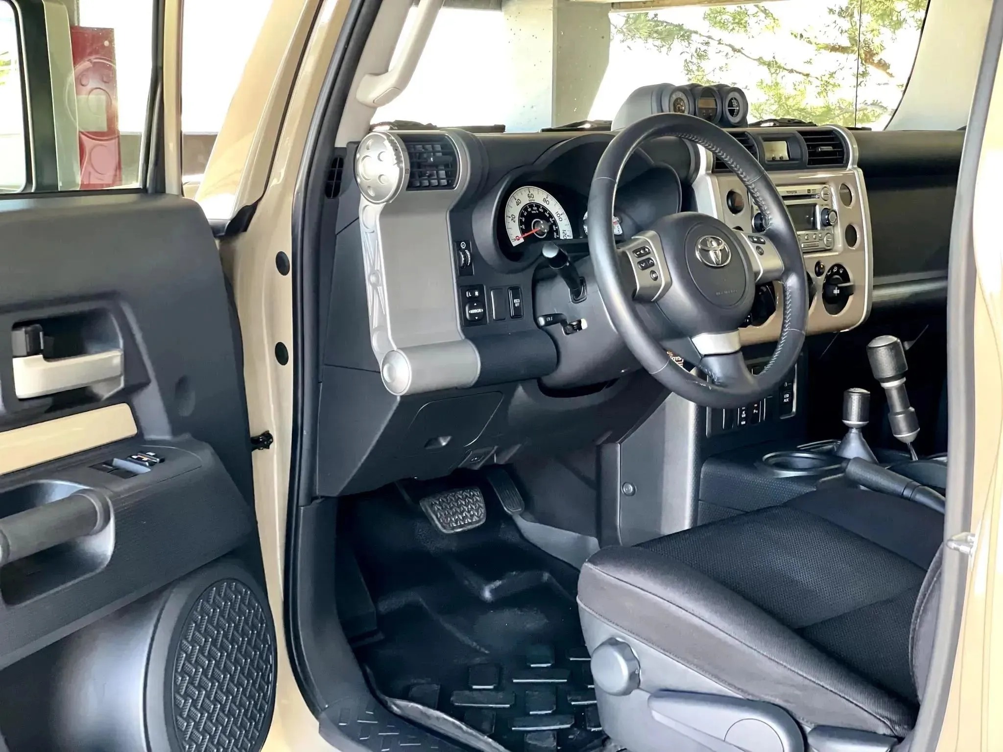 2011 Toyota FJ Cruiser - 2