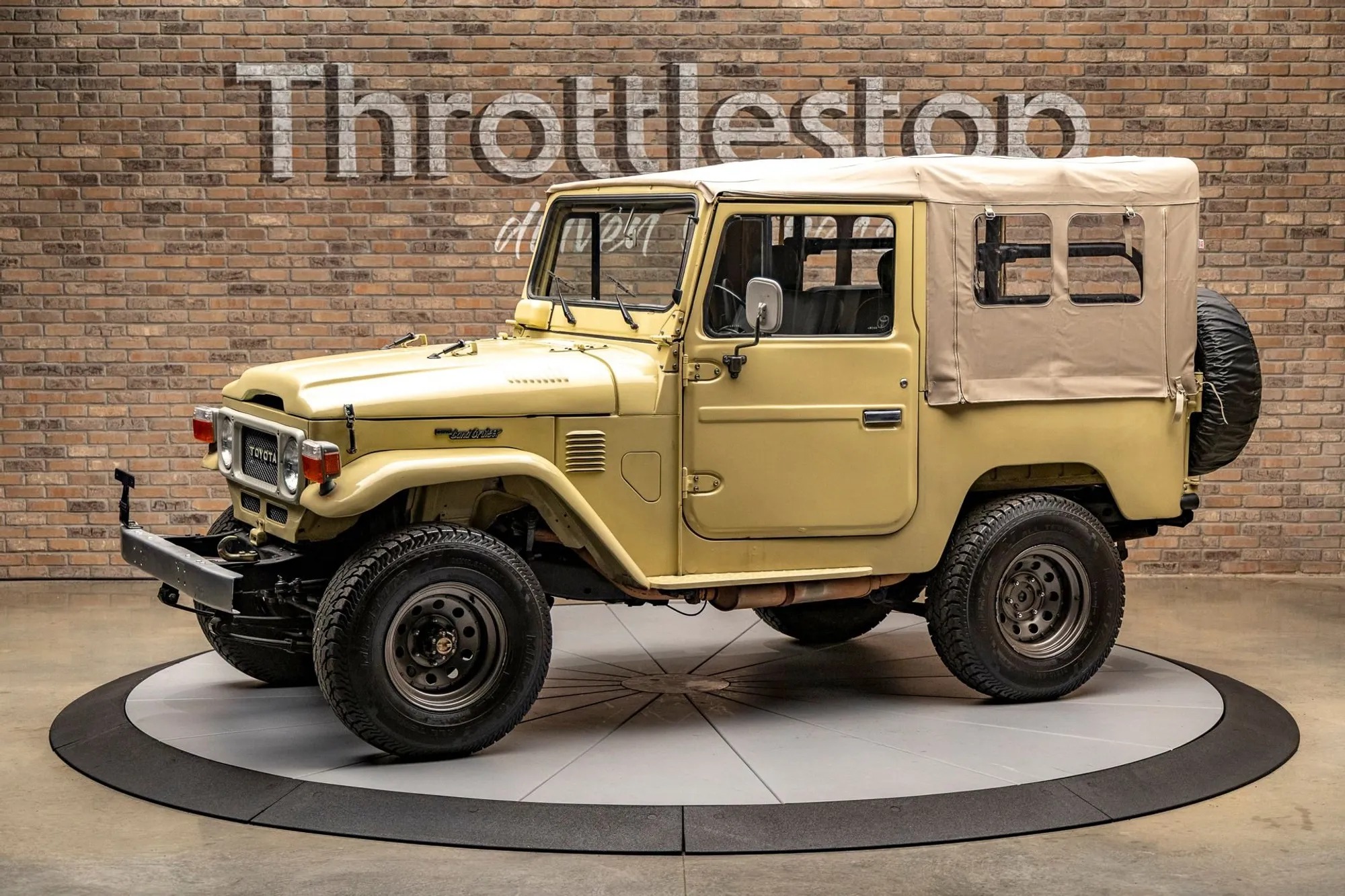 1982 Toyota Land Cruiser FJ40 - 2