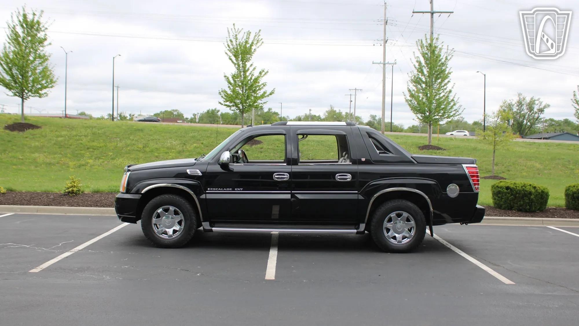 2003 Cadillac Escalade EXT - 2