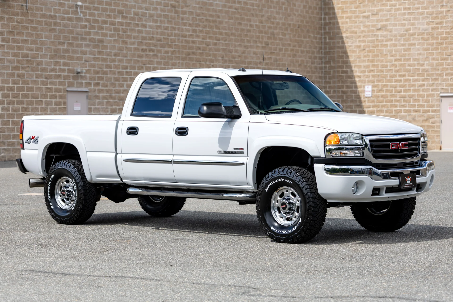 2005 GMC Sierra 2500HD SLE - 2