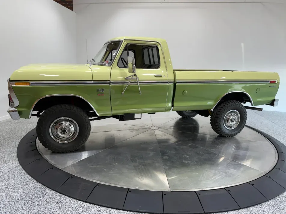 1976 Ford F-250 Camper Special - 2