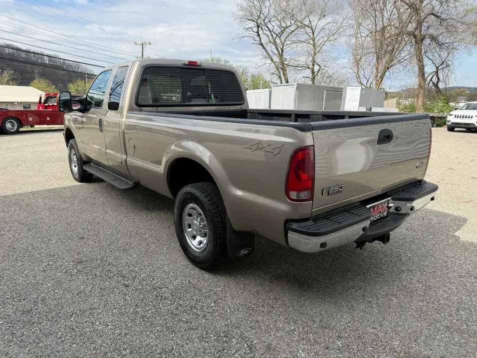 2003 Ford F-250 Super Duty Super Cab - 3