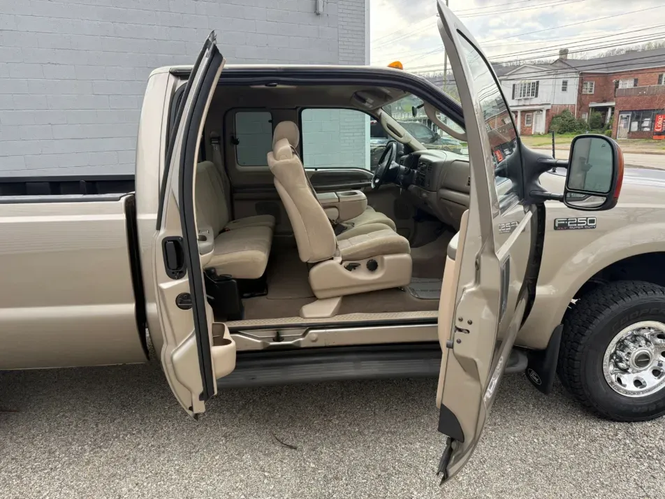 2003 Ford F-250 Super Duty Super Cab