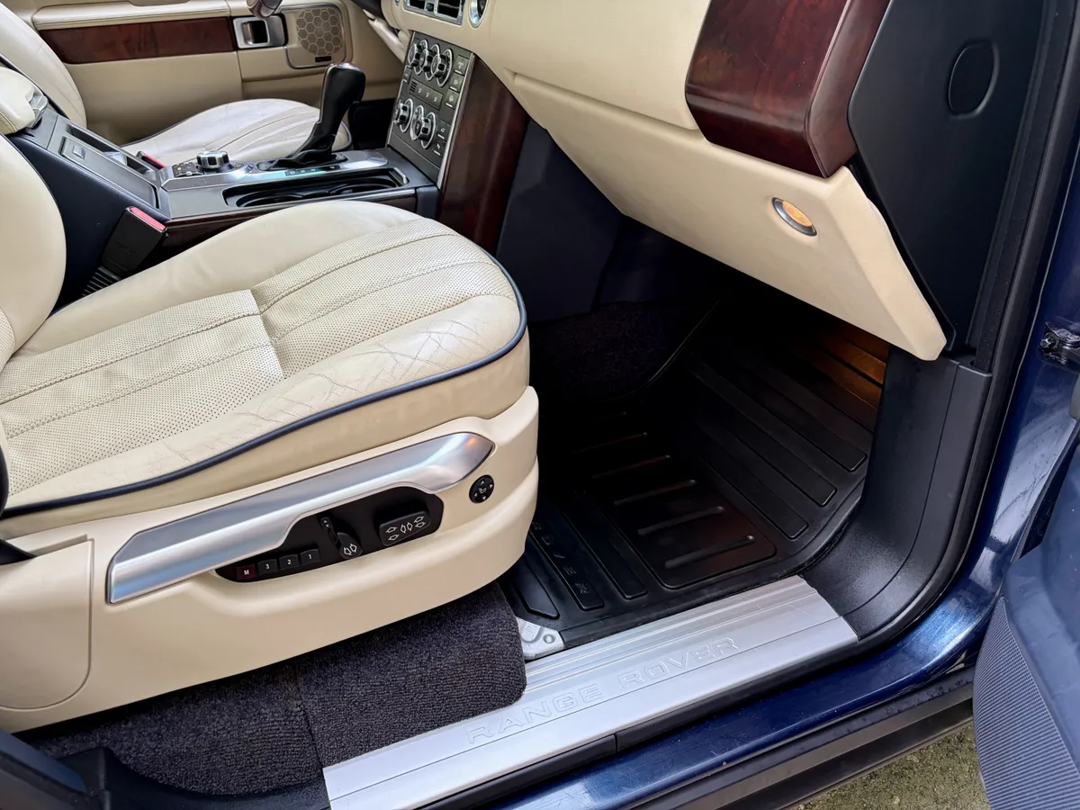 2012 Land Rover Range Rover HSE Luxury