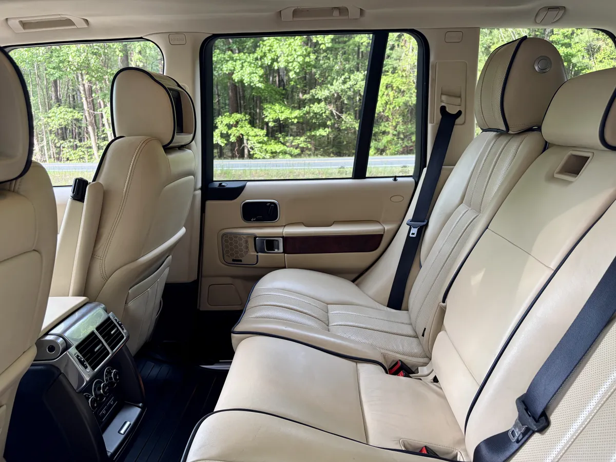 2012 Land Rover Range Rover HSE Luxury