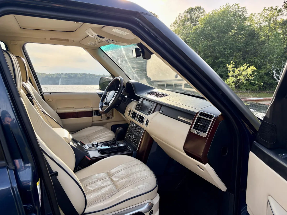 2012 Land Rover Range Rover HSE Luxury