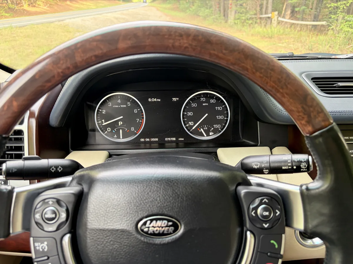 2012 Land Rover Range Rover HSE Luxury