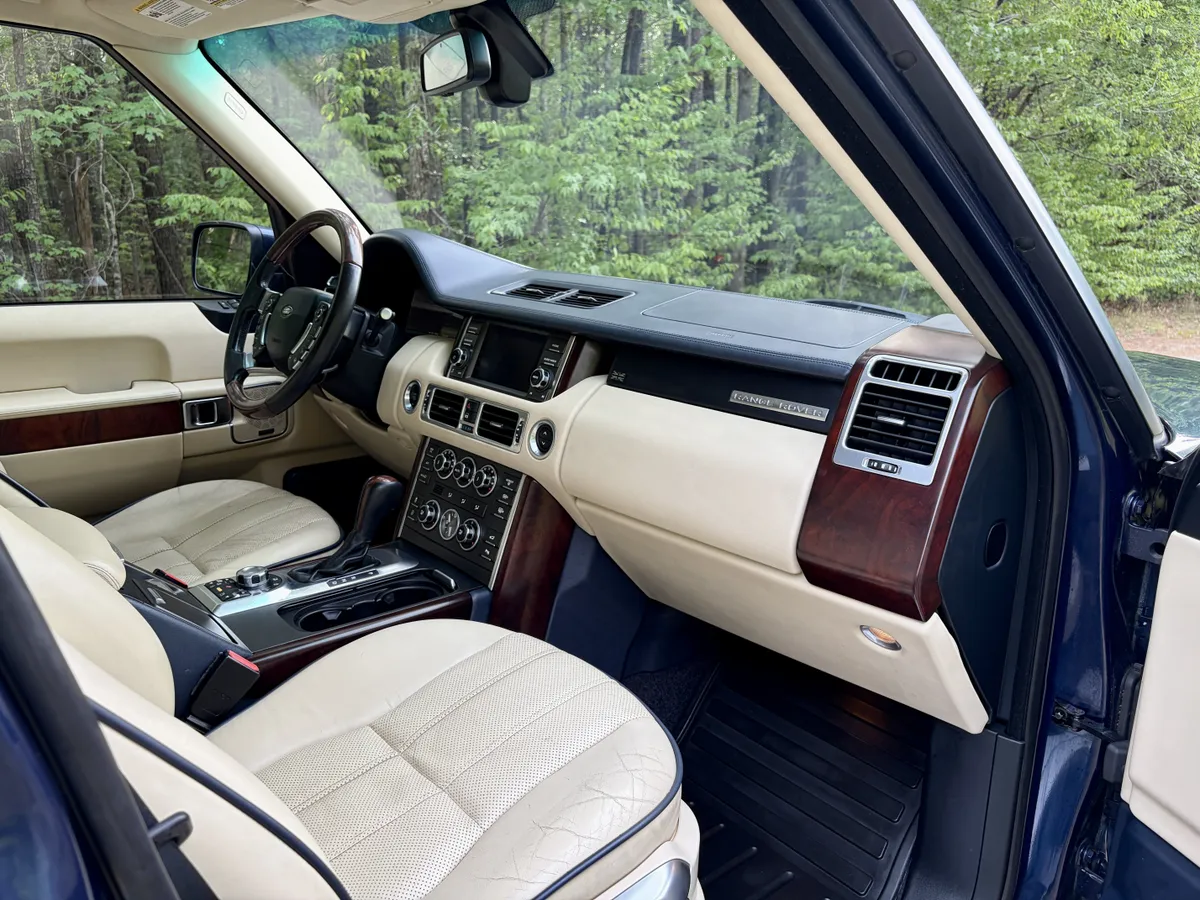 2012 Land Rover Range Rover HSE Luxury