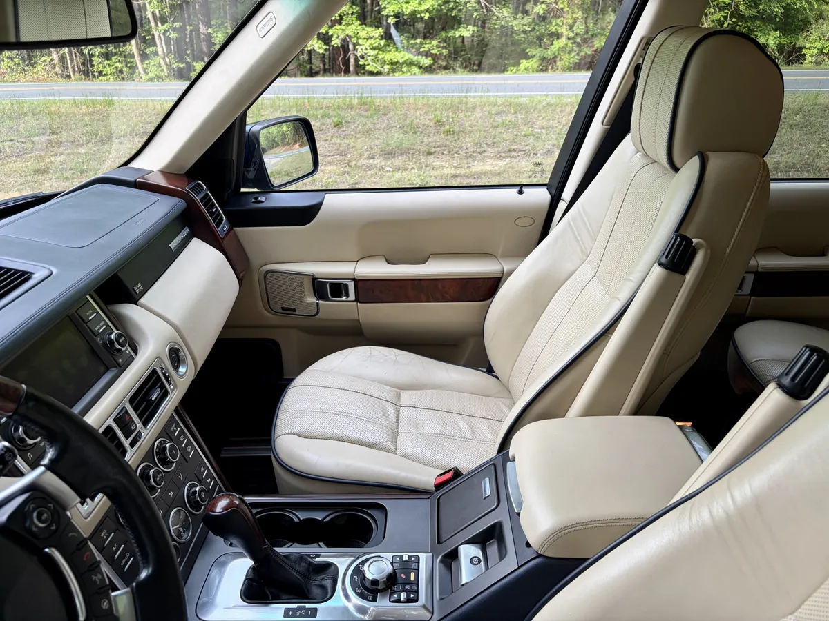 2012 Land Rover Range Rover HSE Luxury