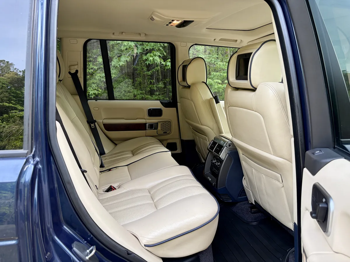 2012 Land Rover Range Rover HSE Luxury