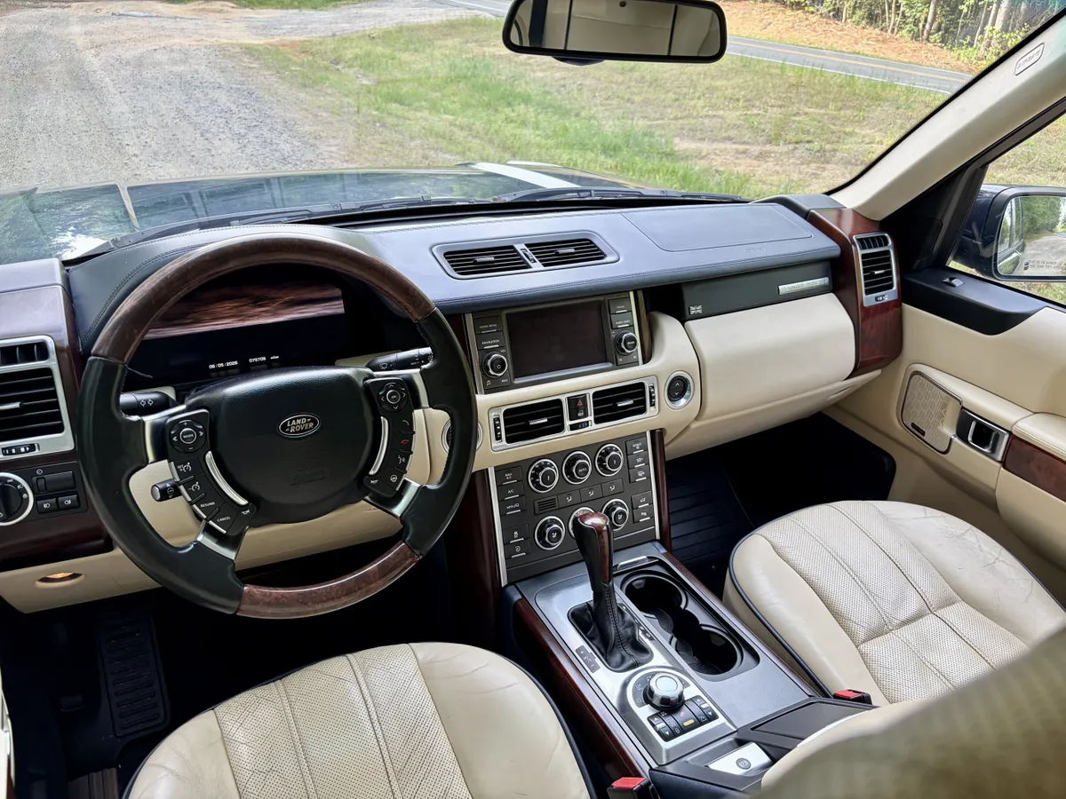 2012 Land Rover Range Rover HSE Luxury