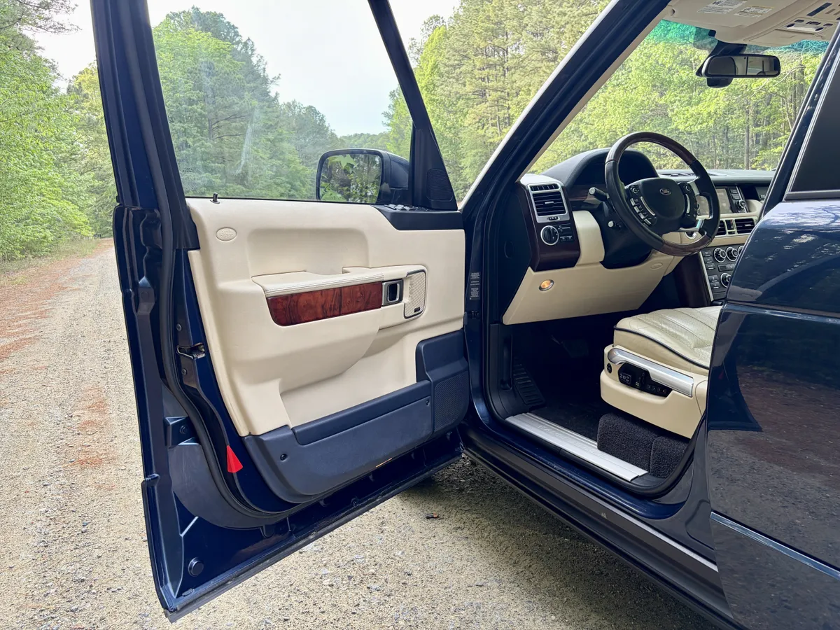 2012 Land Rover Range Rover HSE Luxury