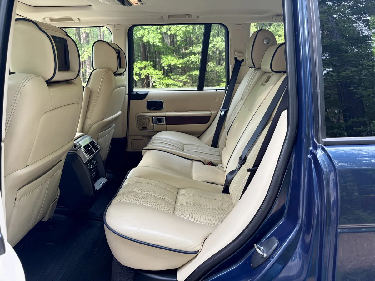 2012 Land Rover Range Rover HSE Luxury