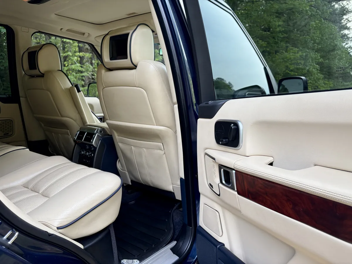 2012 Land Rover Range Rover HSE Luxury