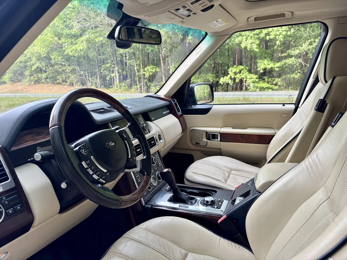 2012 Land Rover Range Rover HSE Luxury