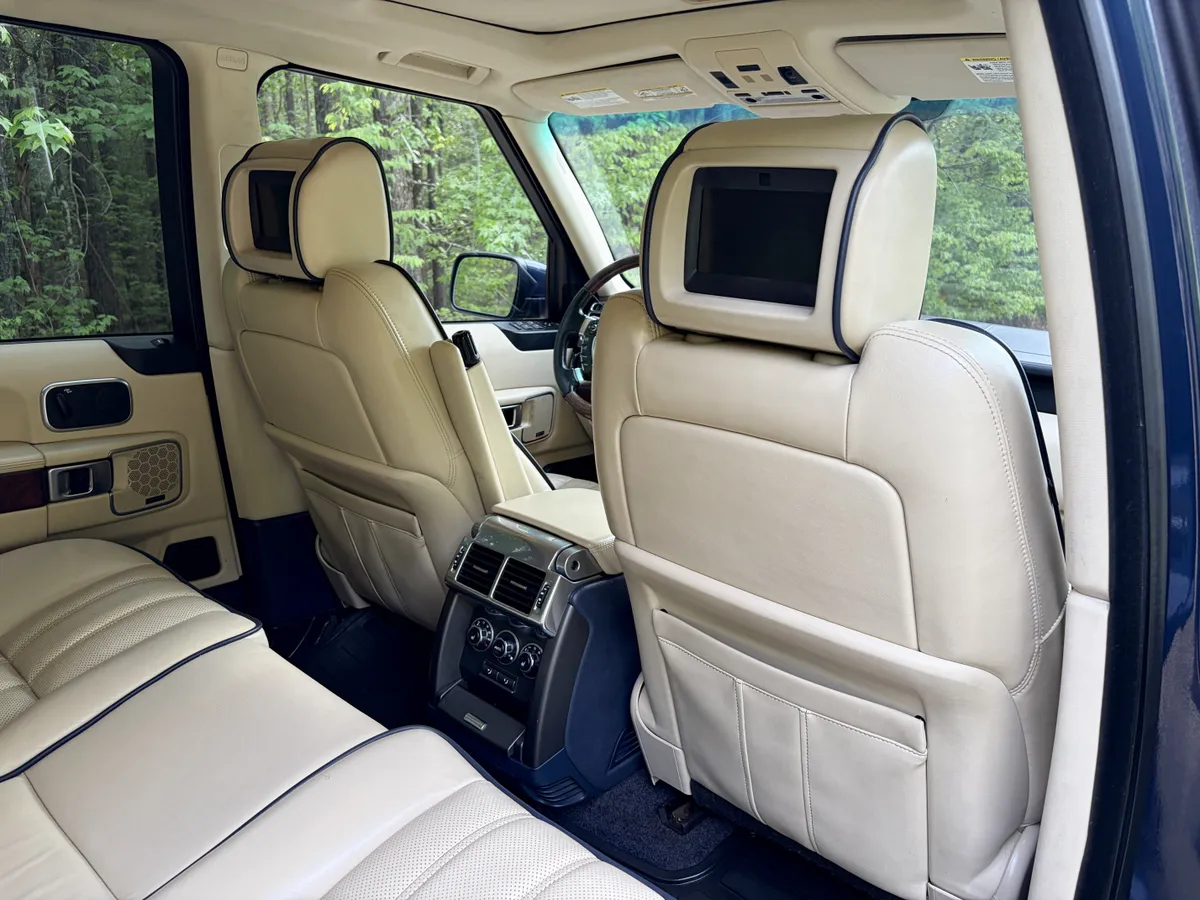 2012 Land Rover Range Rover HSE Luxury