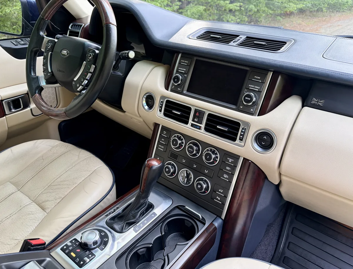 2012 Land Rover Range Rover HSE Luxury