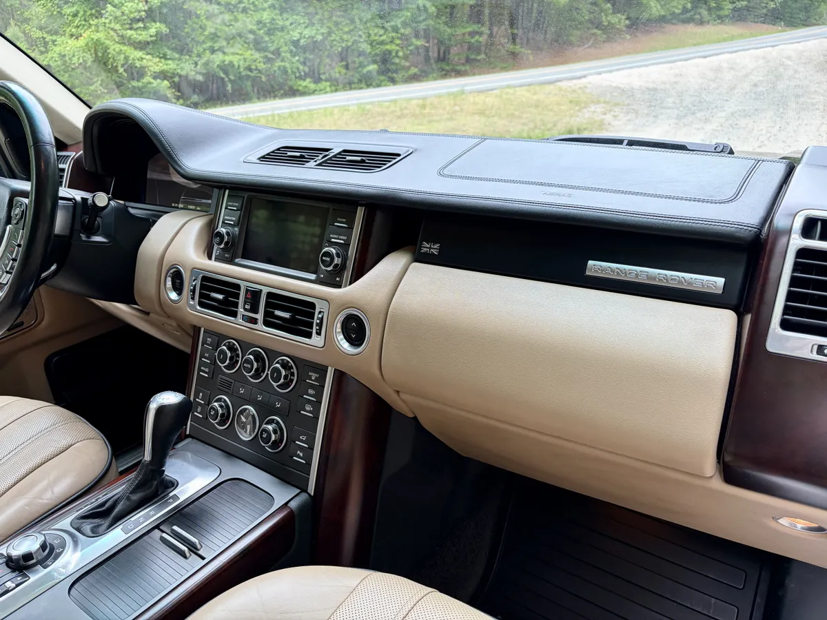 2011 Land Rover Range Rover HSE Lux