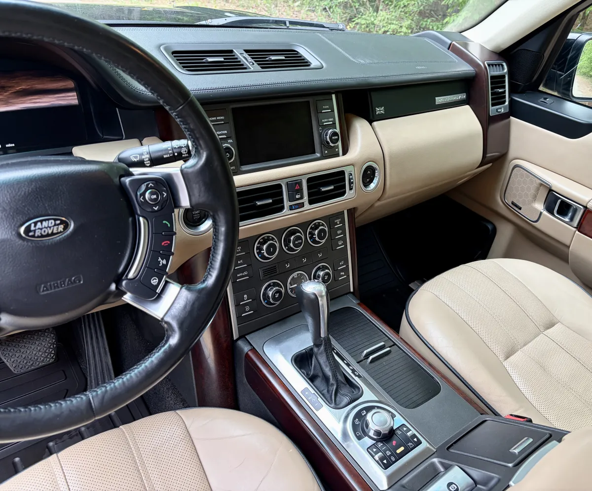2011 Land Rover Range Rover HSE Lux