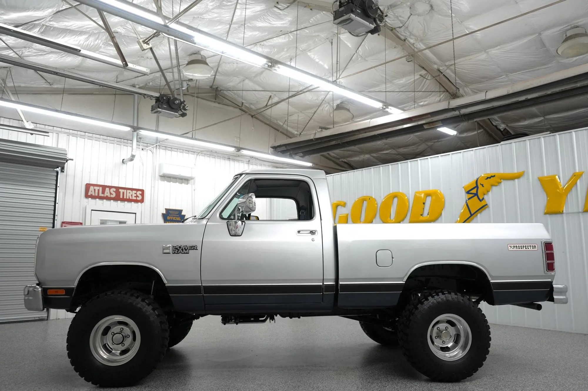1988 Dodge Power Ram W150 - 4