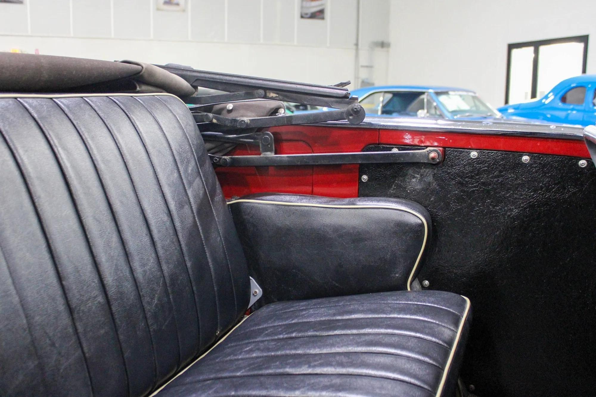 1952 Willys Jeepster