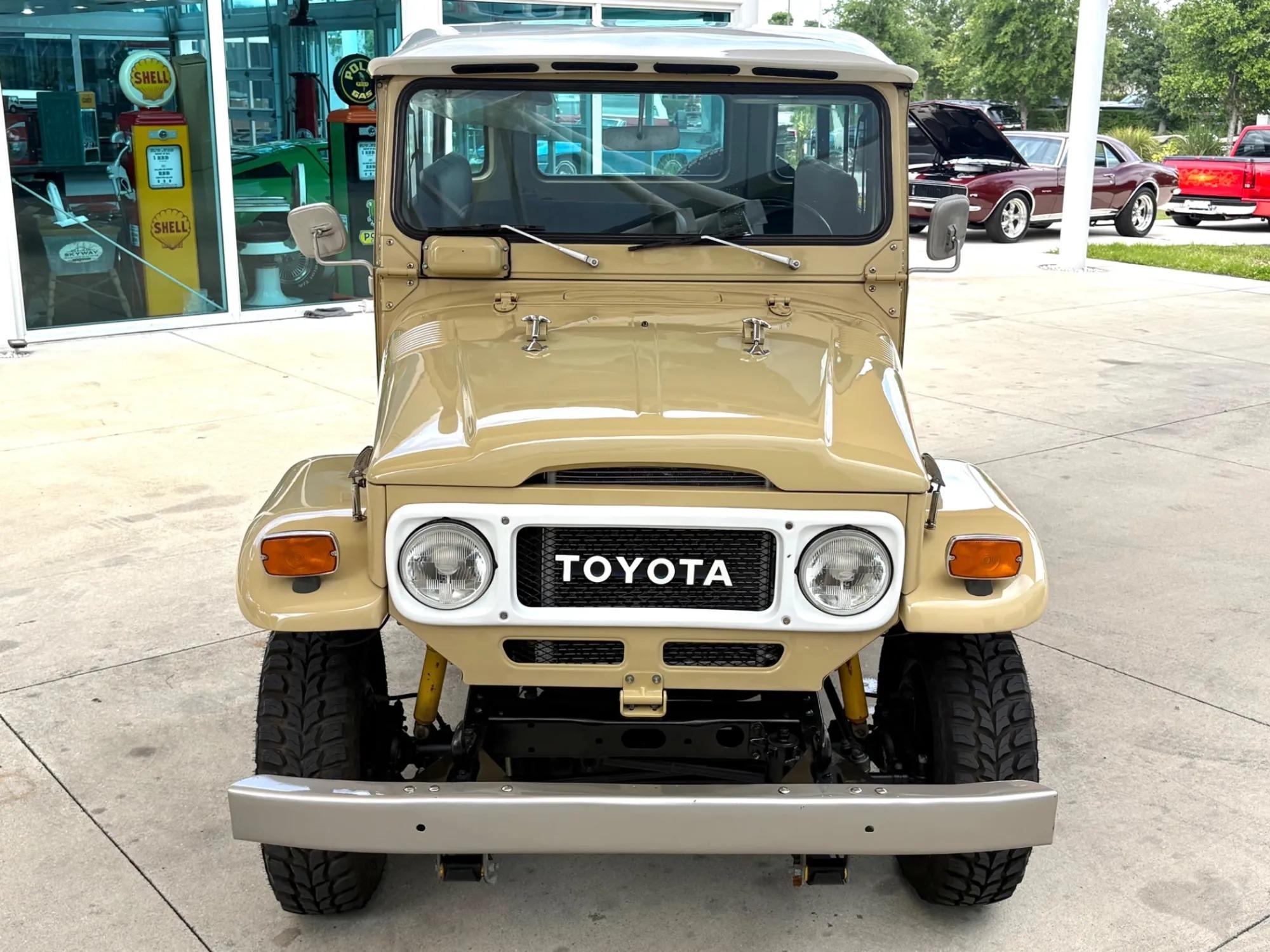 1978 Toyota Land Cruiser FJ43 - 2