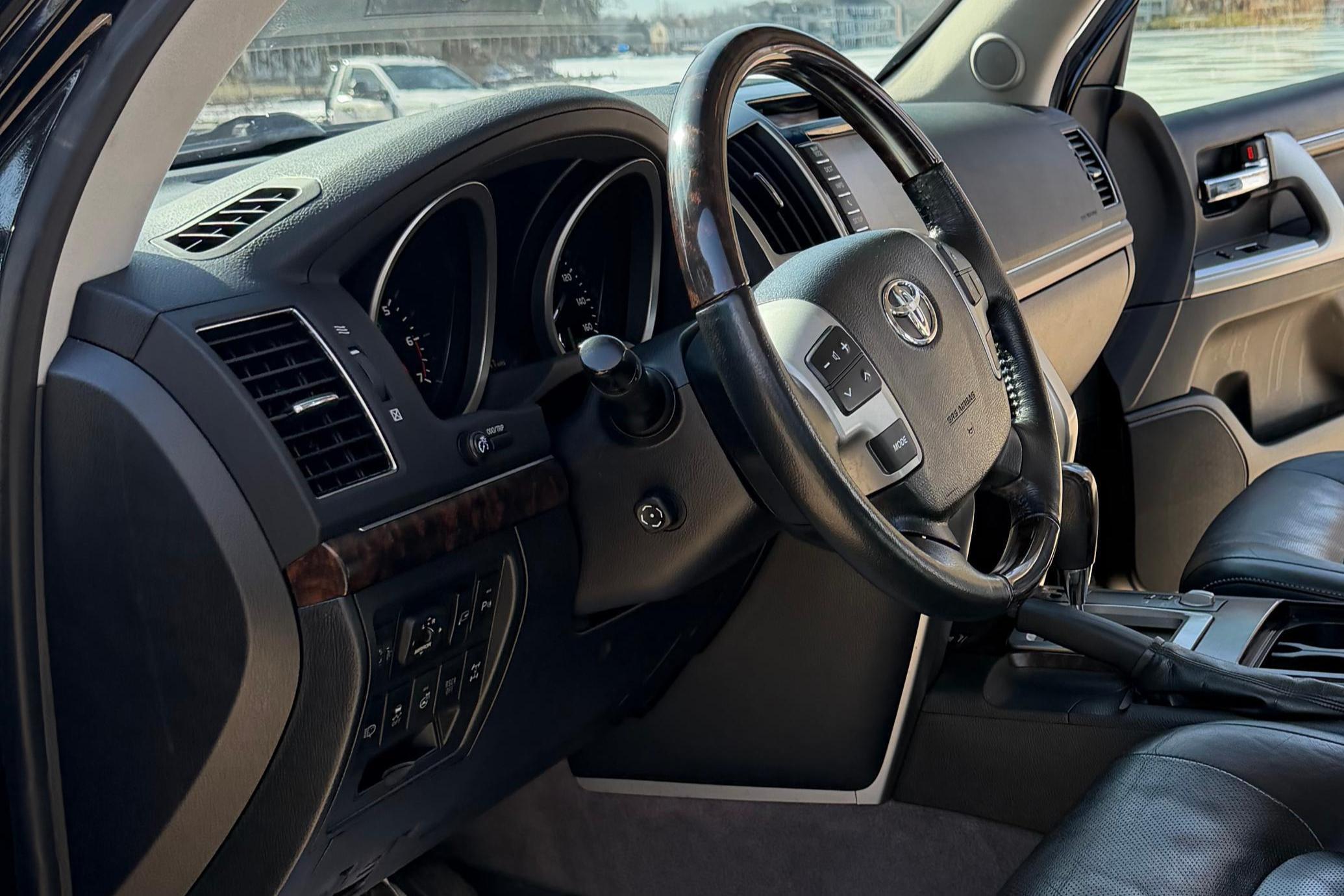 2013 Toyota Land Cruiser