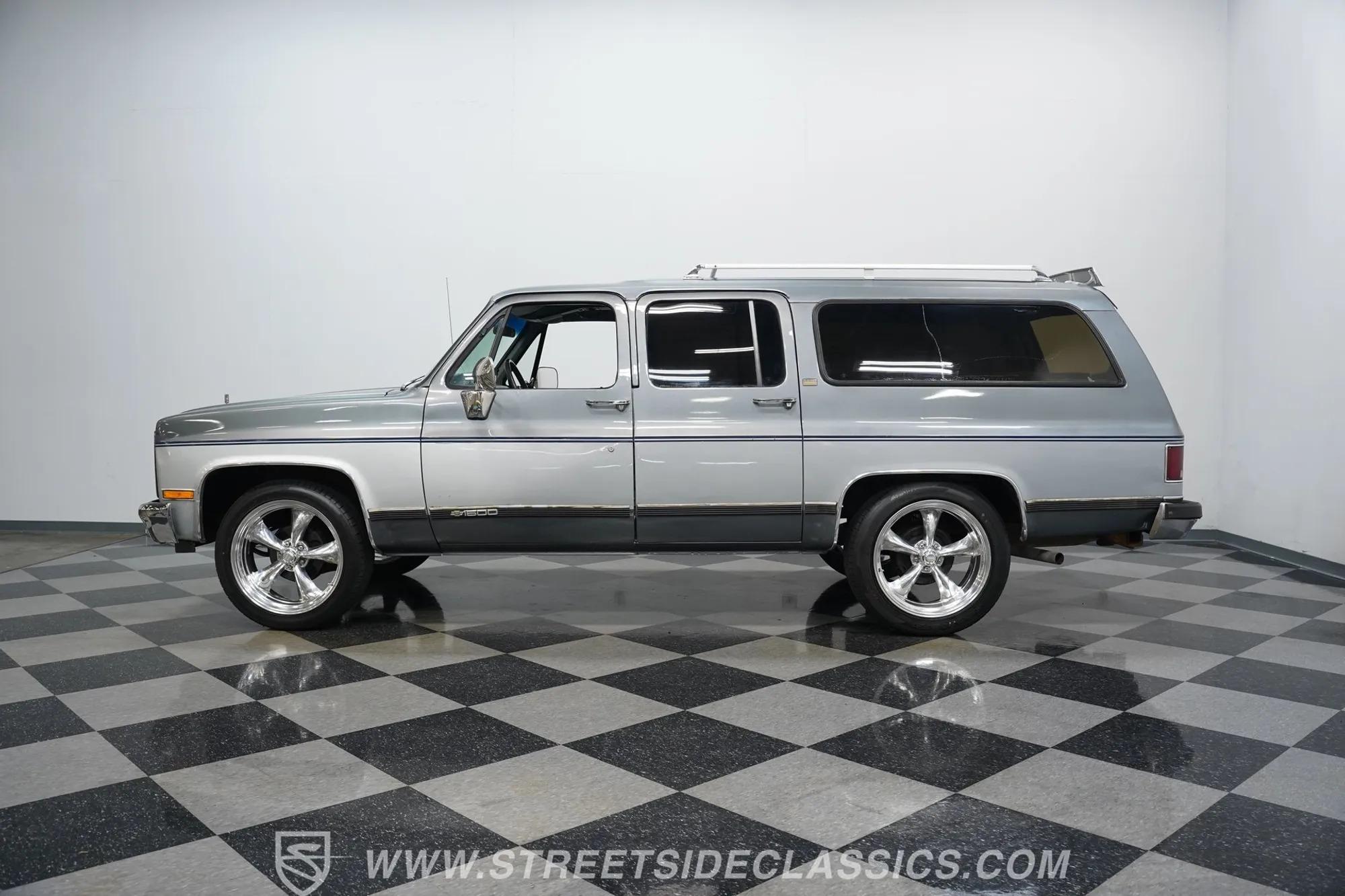 1990 Chevrolet Suburban R1500 - 4