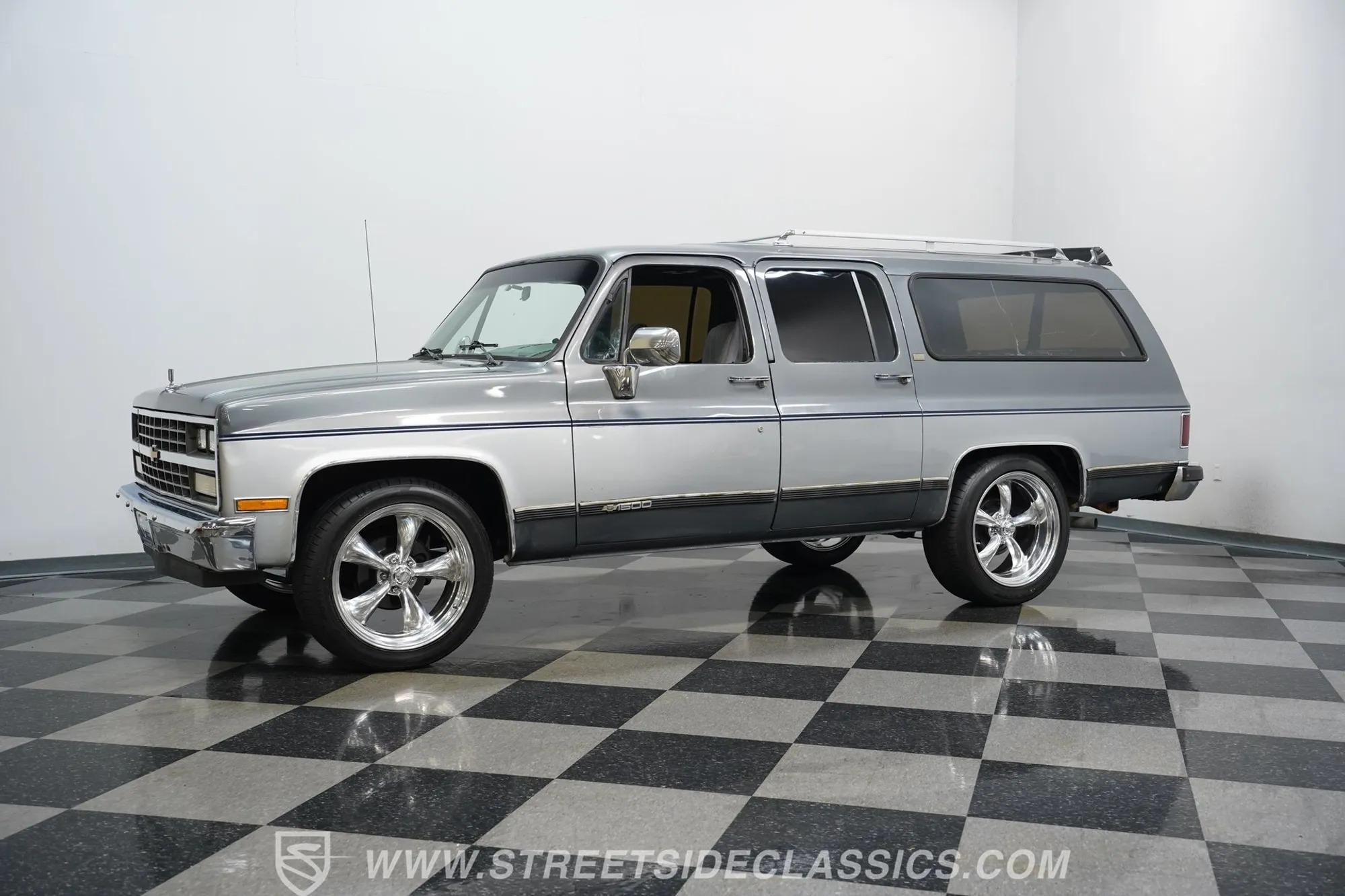 1990 Chevrolet Suburban R1500 - 5
