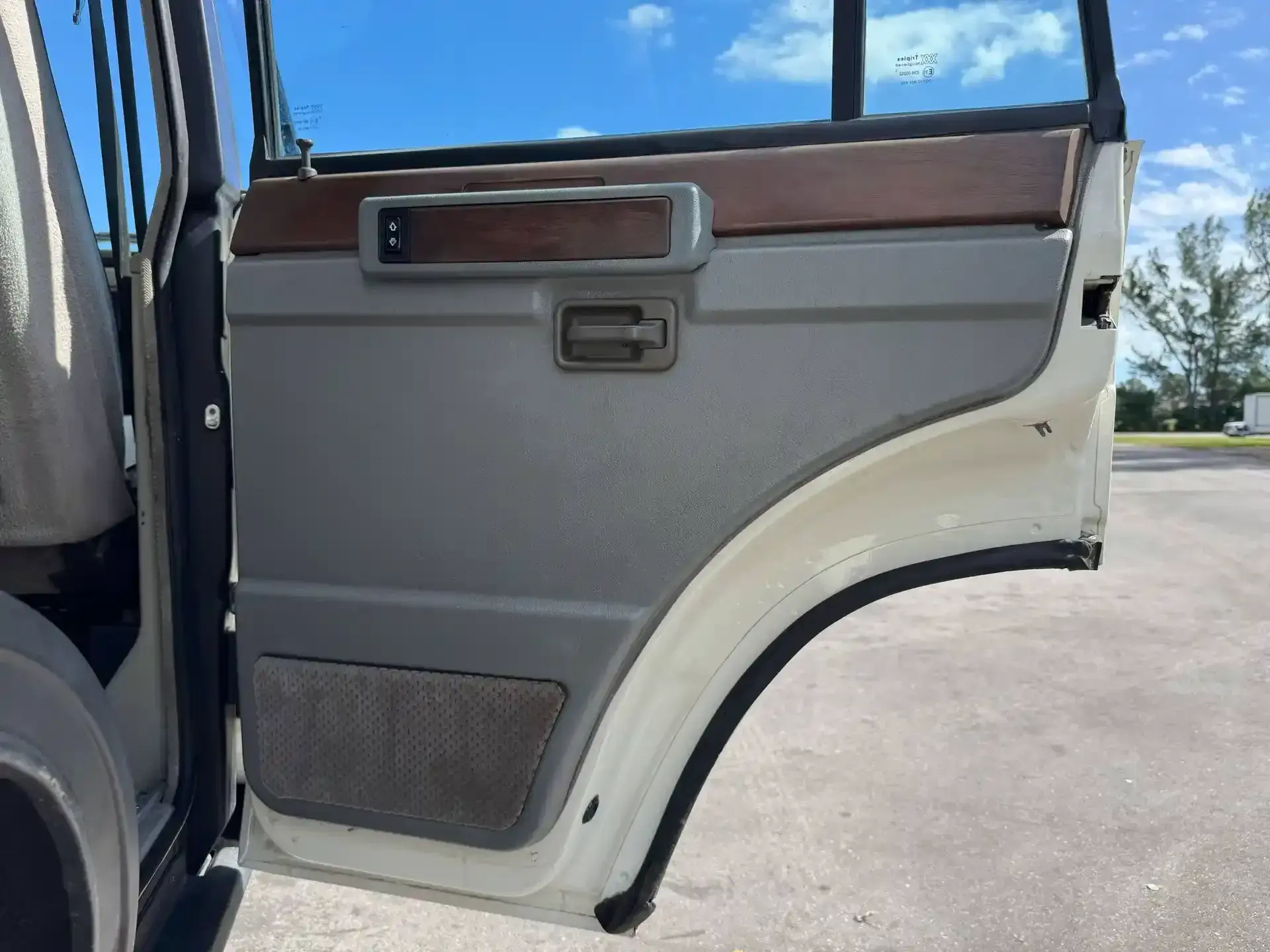 Sold: 55k-Mile 1985 Range Rover Classic