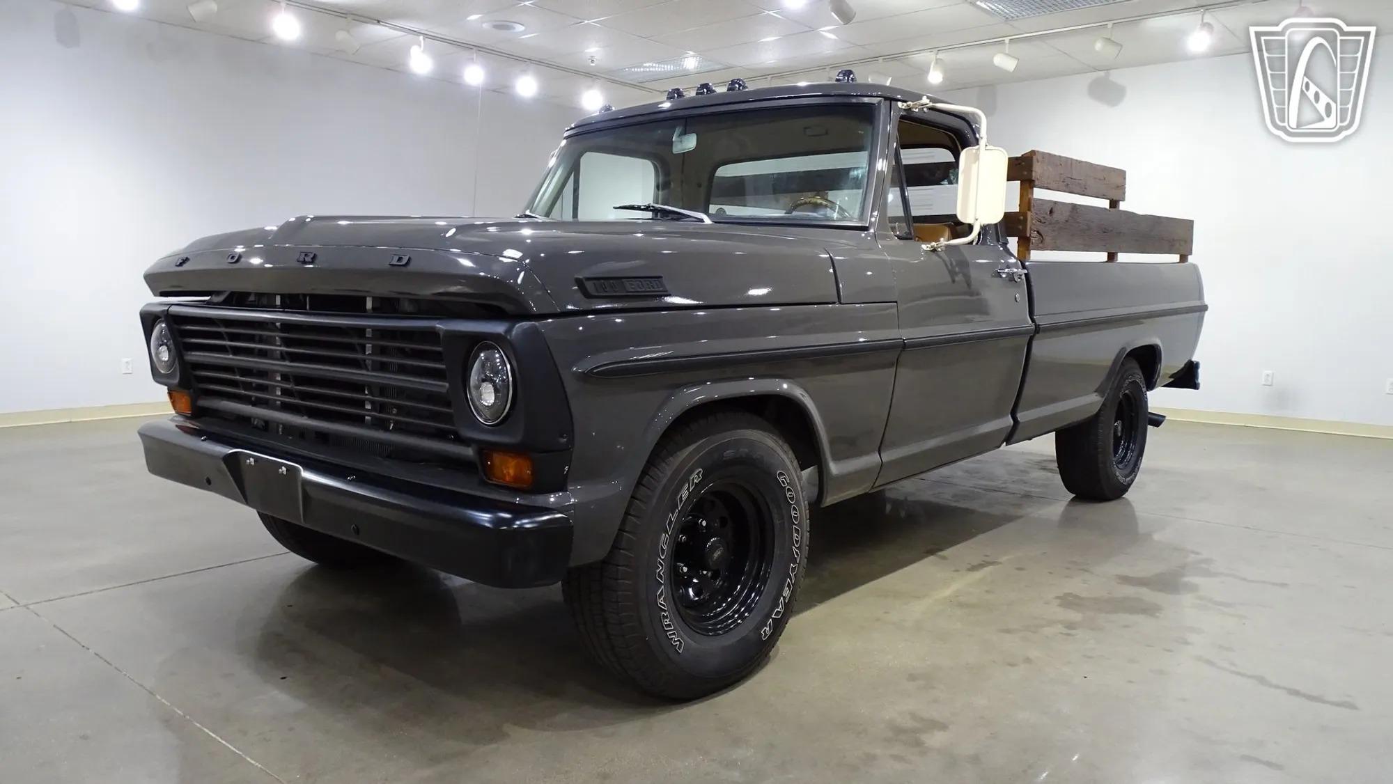 Ford F-100