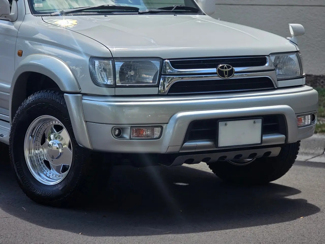 2001 Toyota Hilux Surf SSR-G - 2