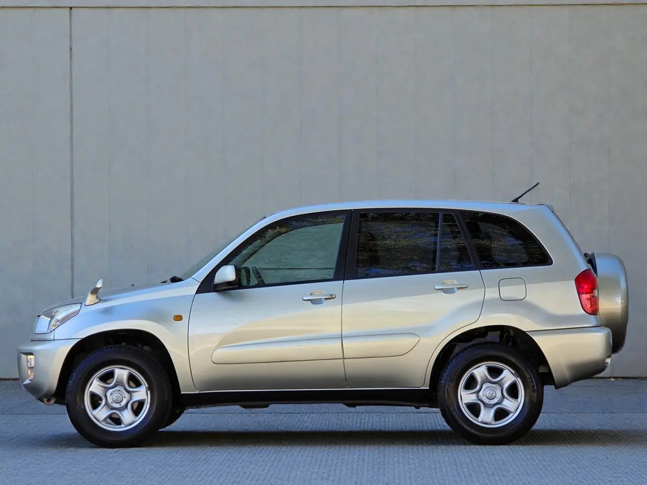 2000 Toyota RAV4 L - 3