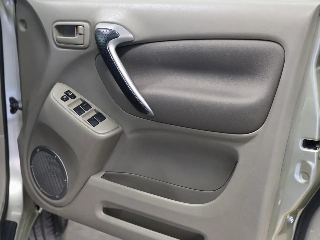 2000 Toyota RAV4 L
