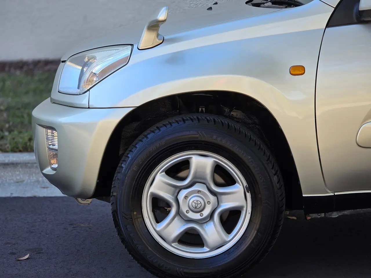 2000 Toyota RAV4 L - 4