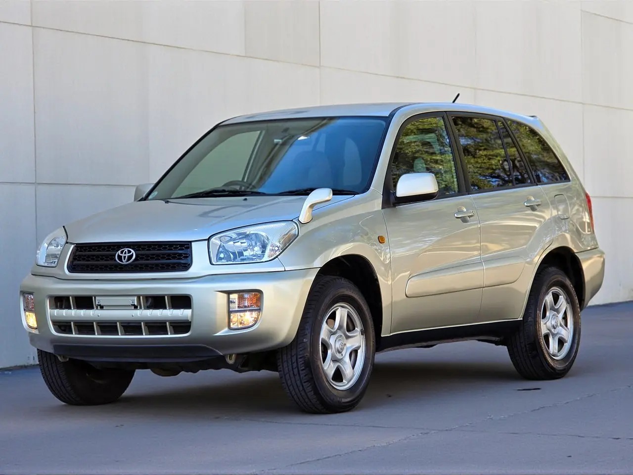 2000 Toyota RAV4 L - 2