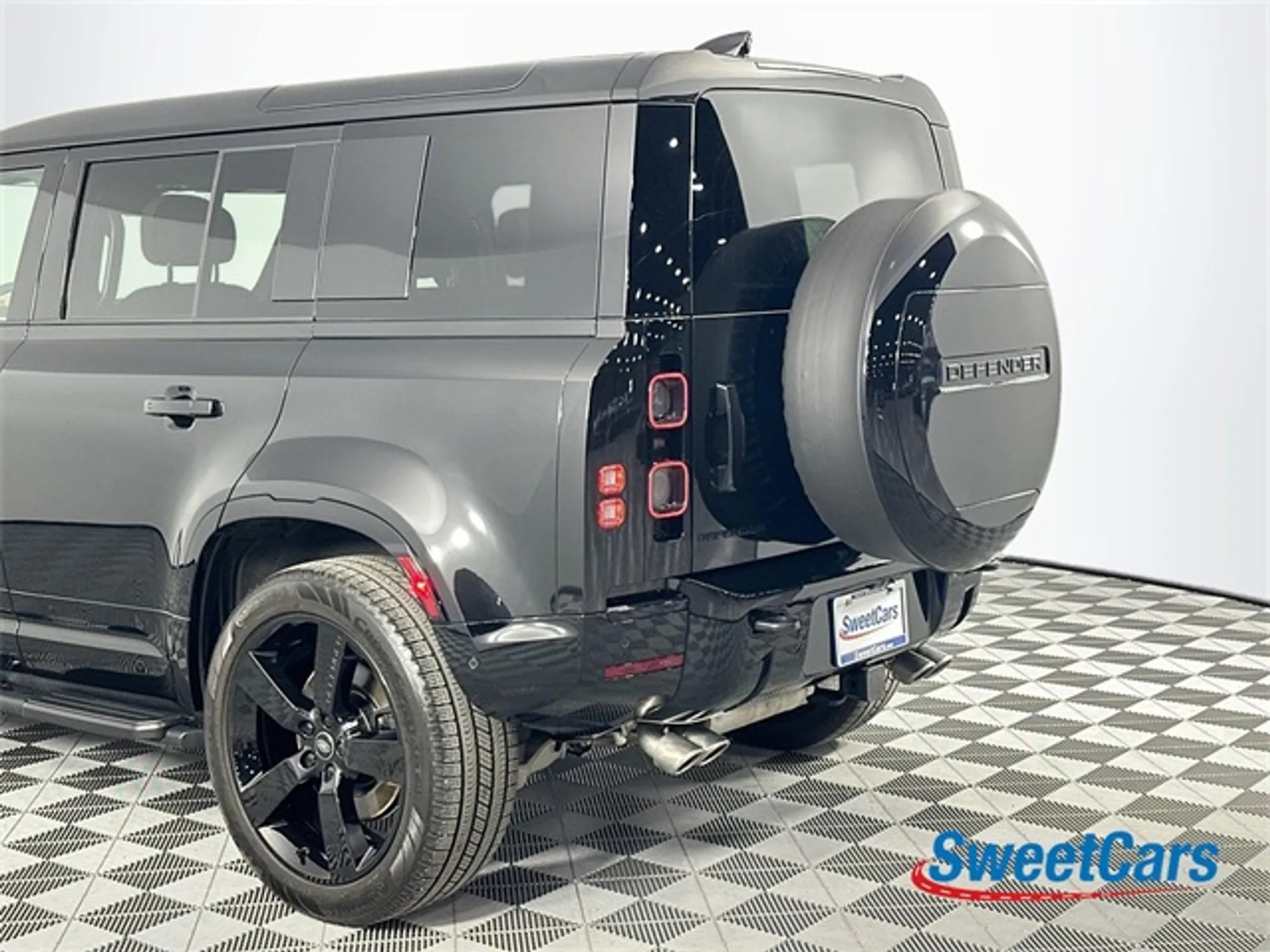 2025 Land Rover Defender 110 V8