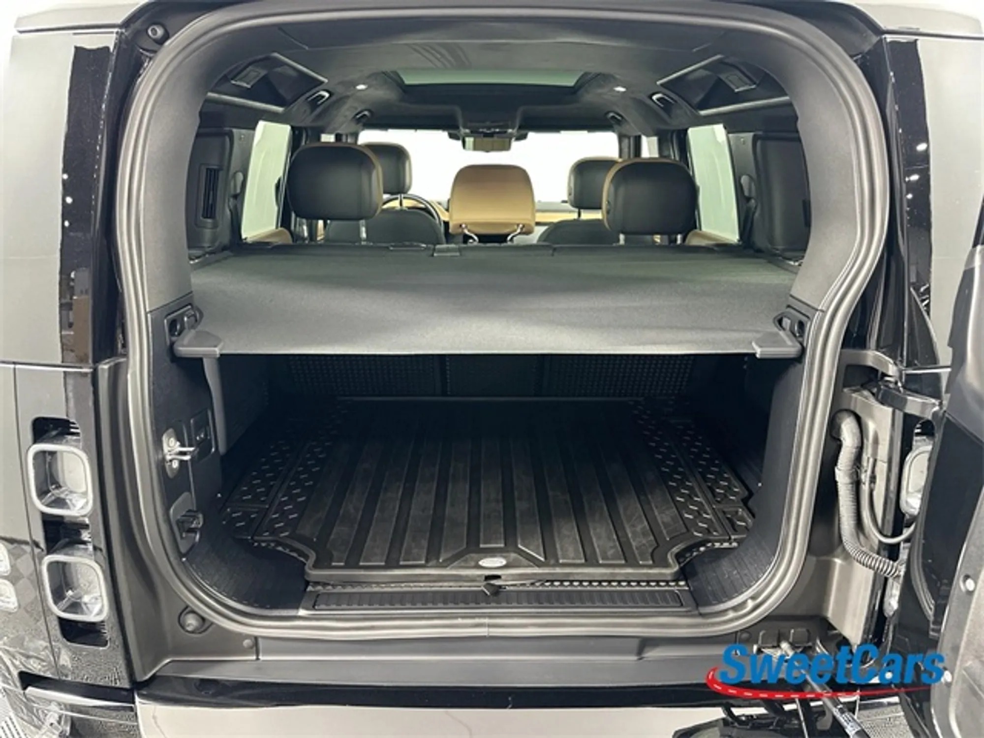 2025 Land Rover Defender 110 V8