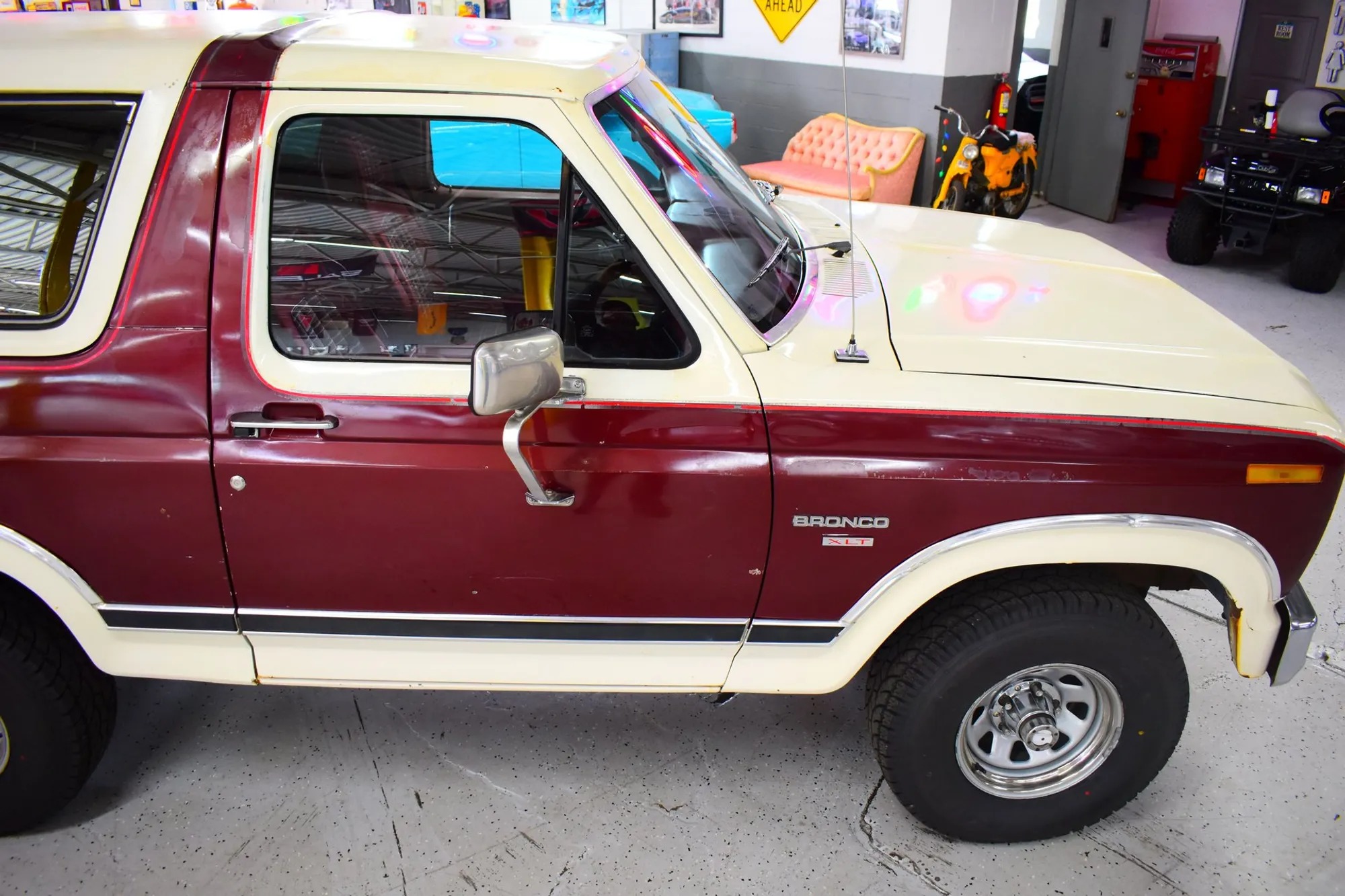 1983 Ford Bronco XLT - 3