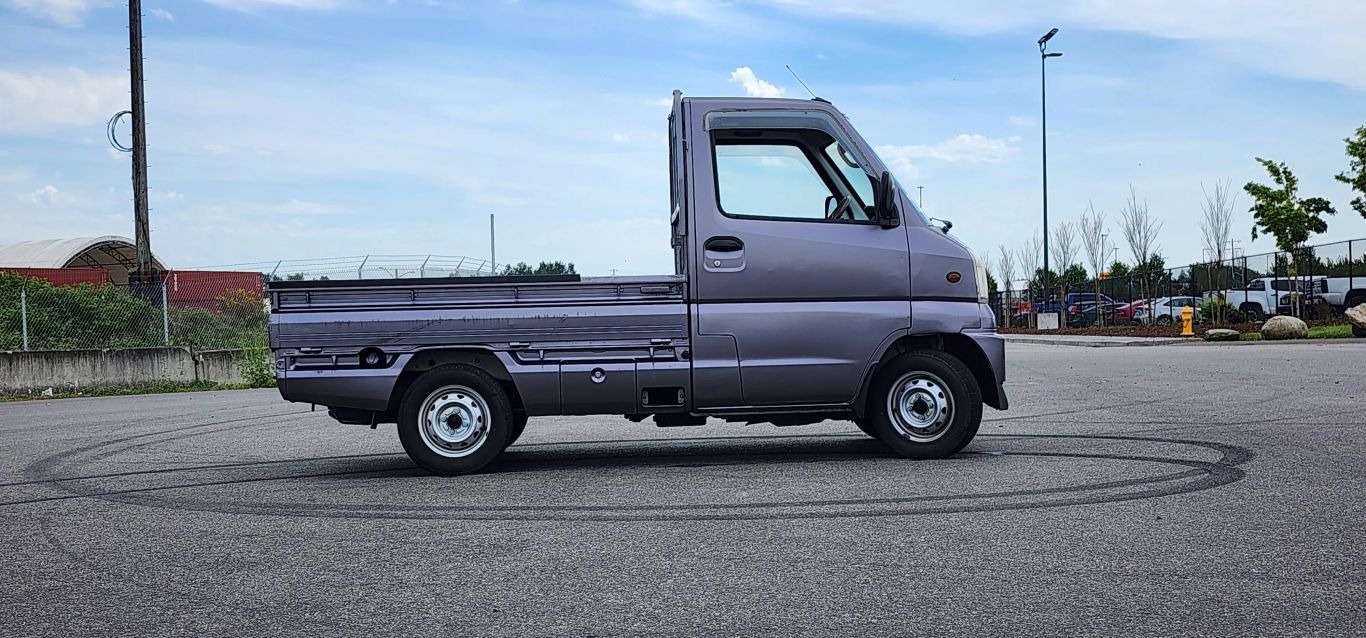 2000 Mitsubishi Minicab - 2