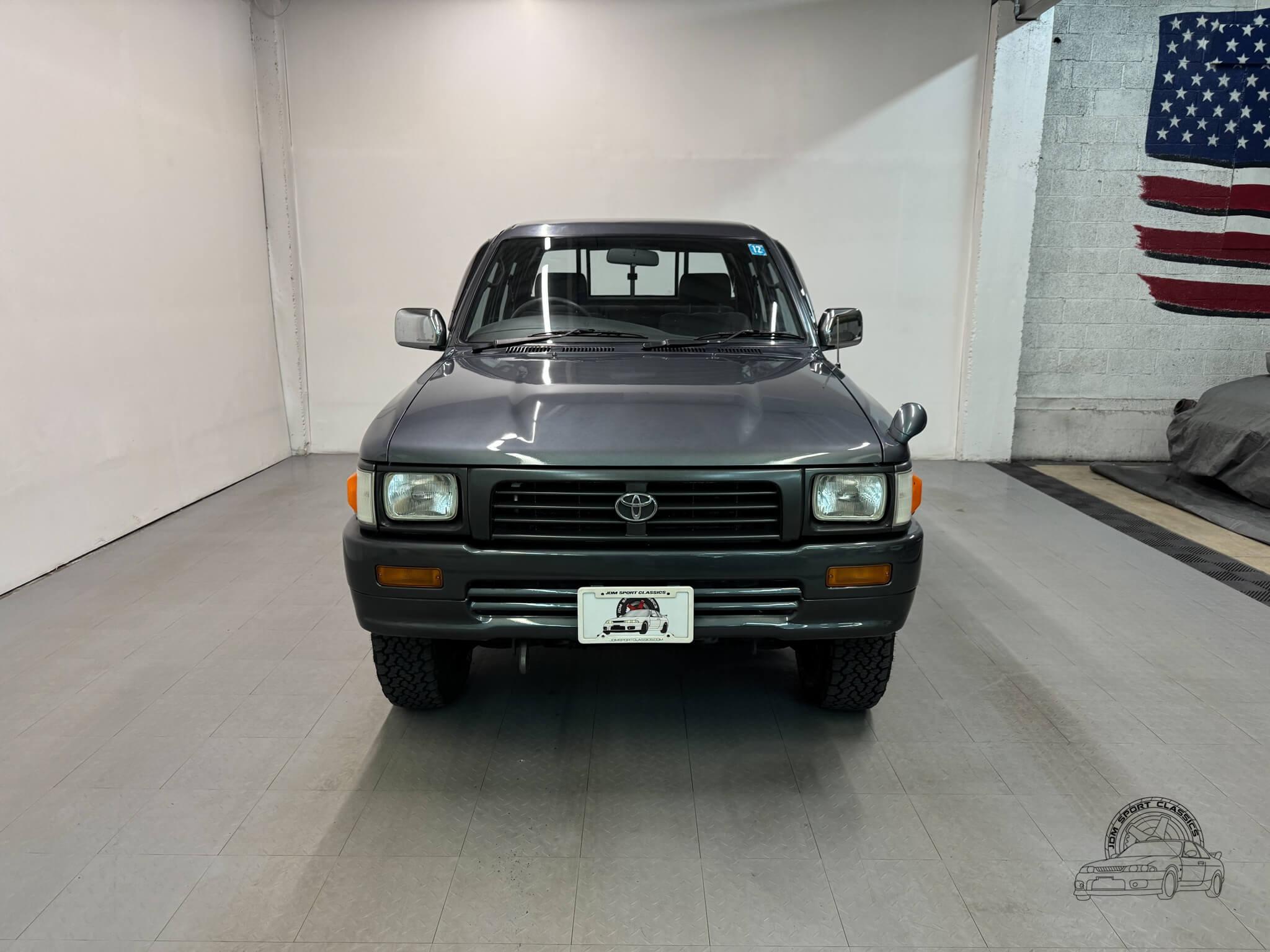 1994 Toyota Hilux SR - 4