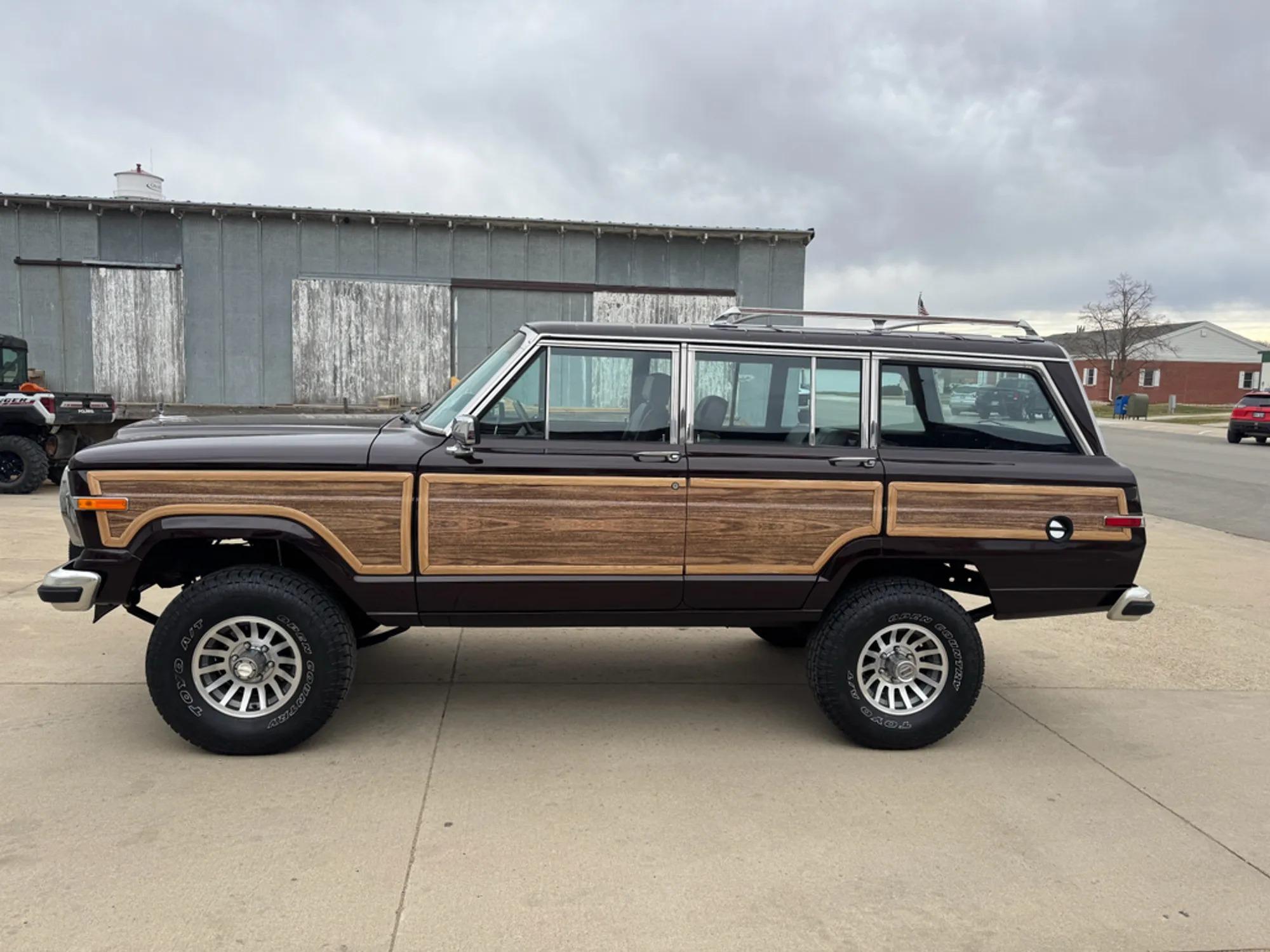 1989 Jeep Grand Wagoneer - 5