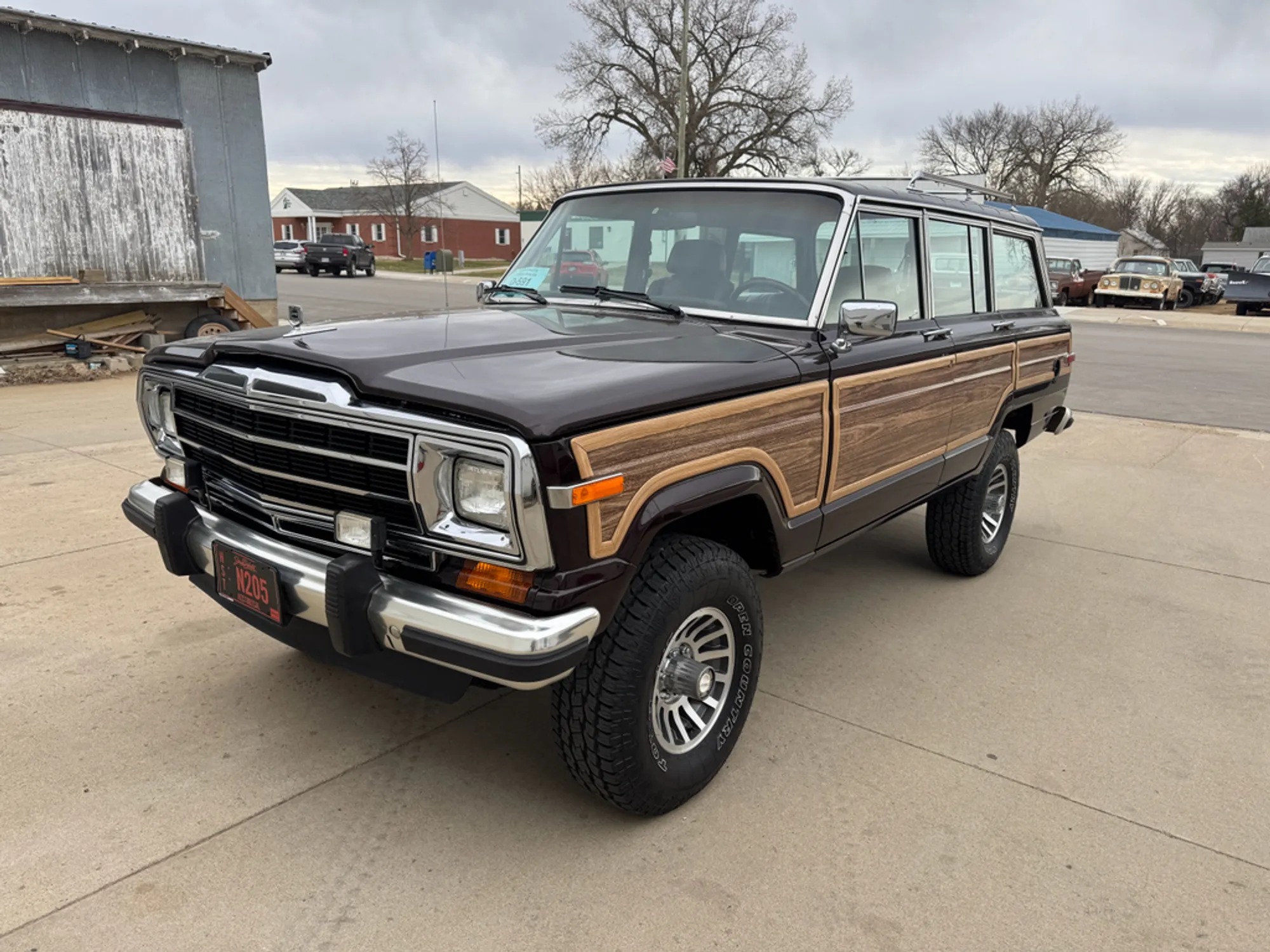 1989 Jeep Grand Wagoneer - 3