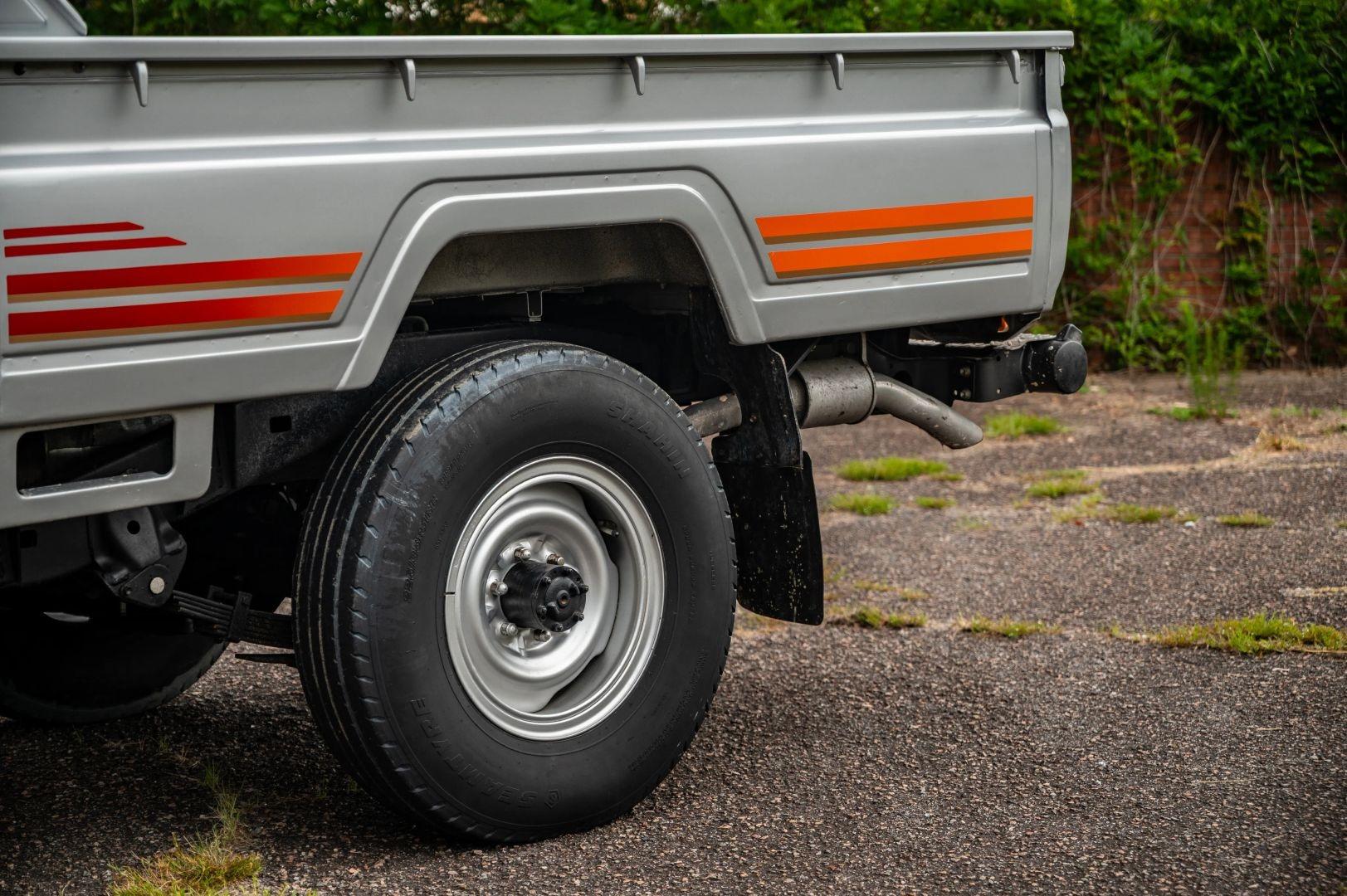 1996 Toyota Land Cruiser FZJ75 Pickup - 5