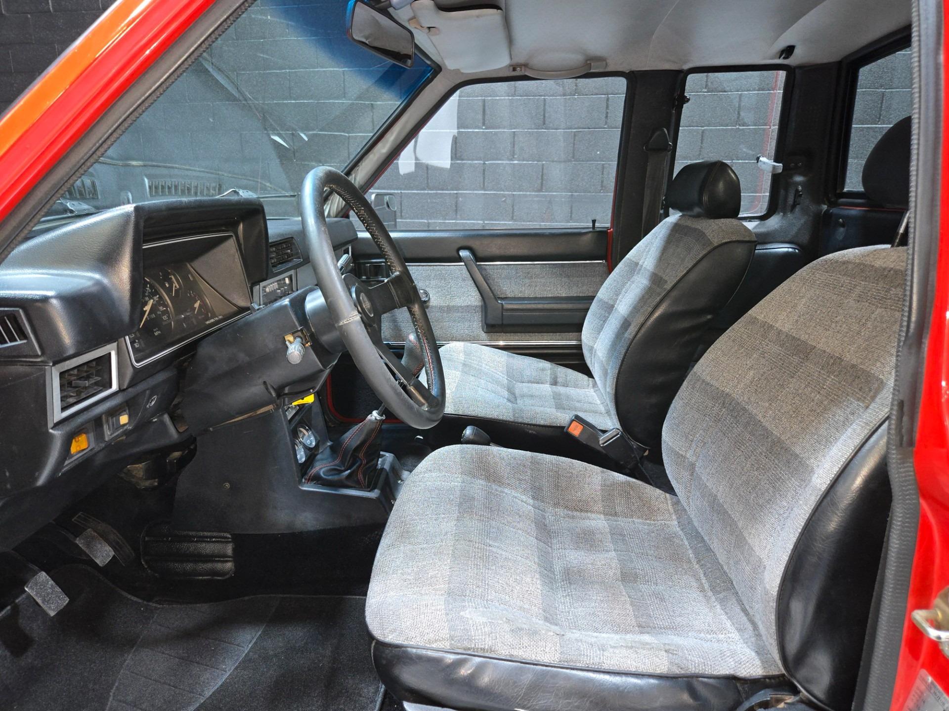 1985 Nissan 720 King Cab Deluxe