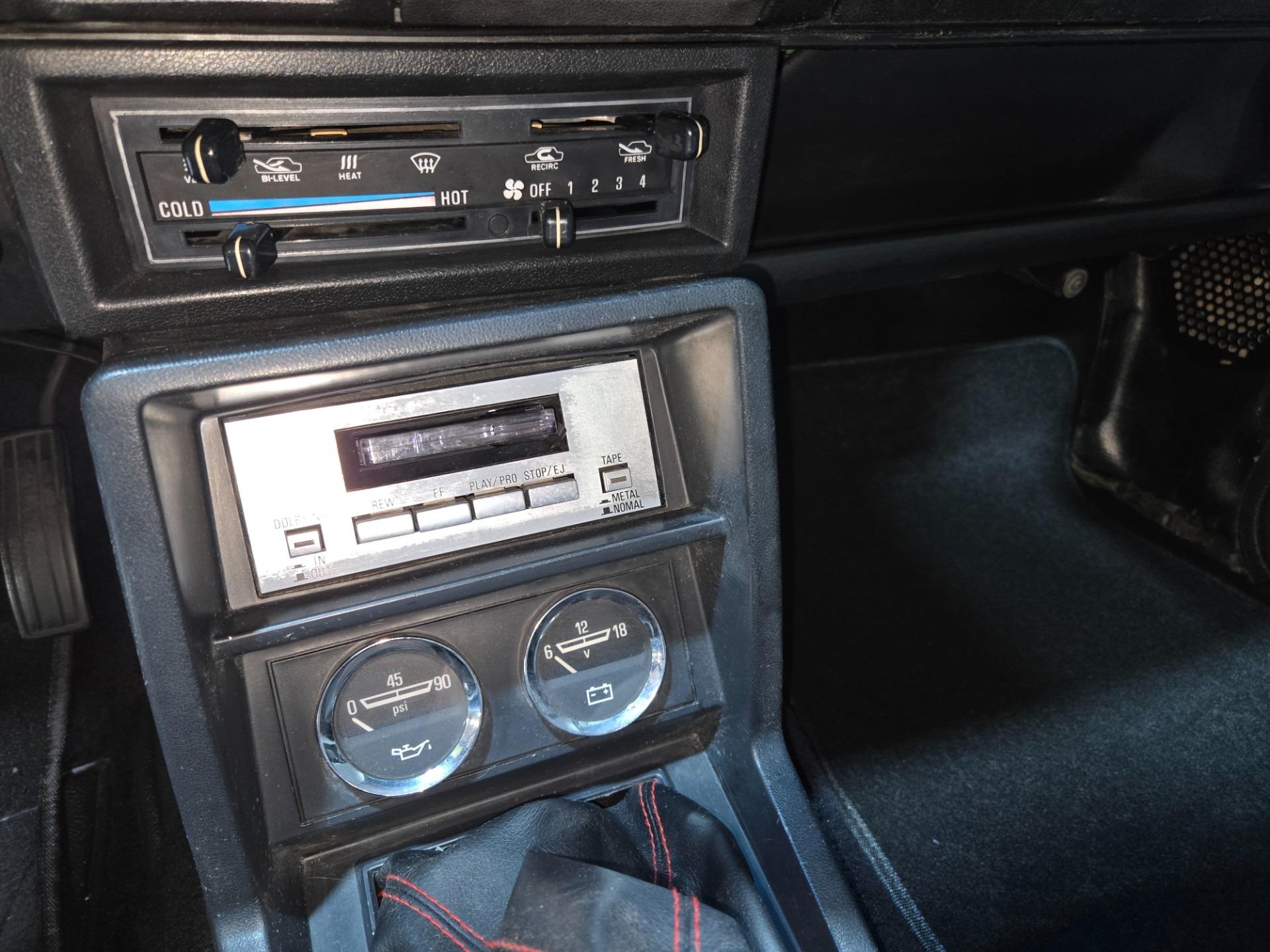 1985 Nissan 720 King Cab Deluxe