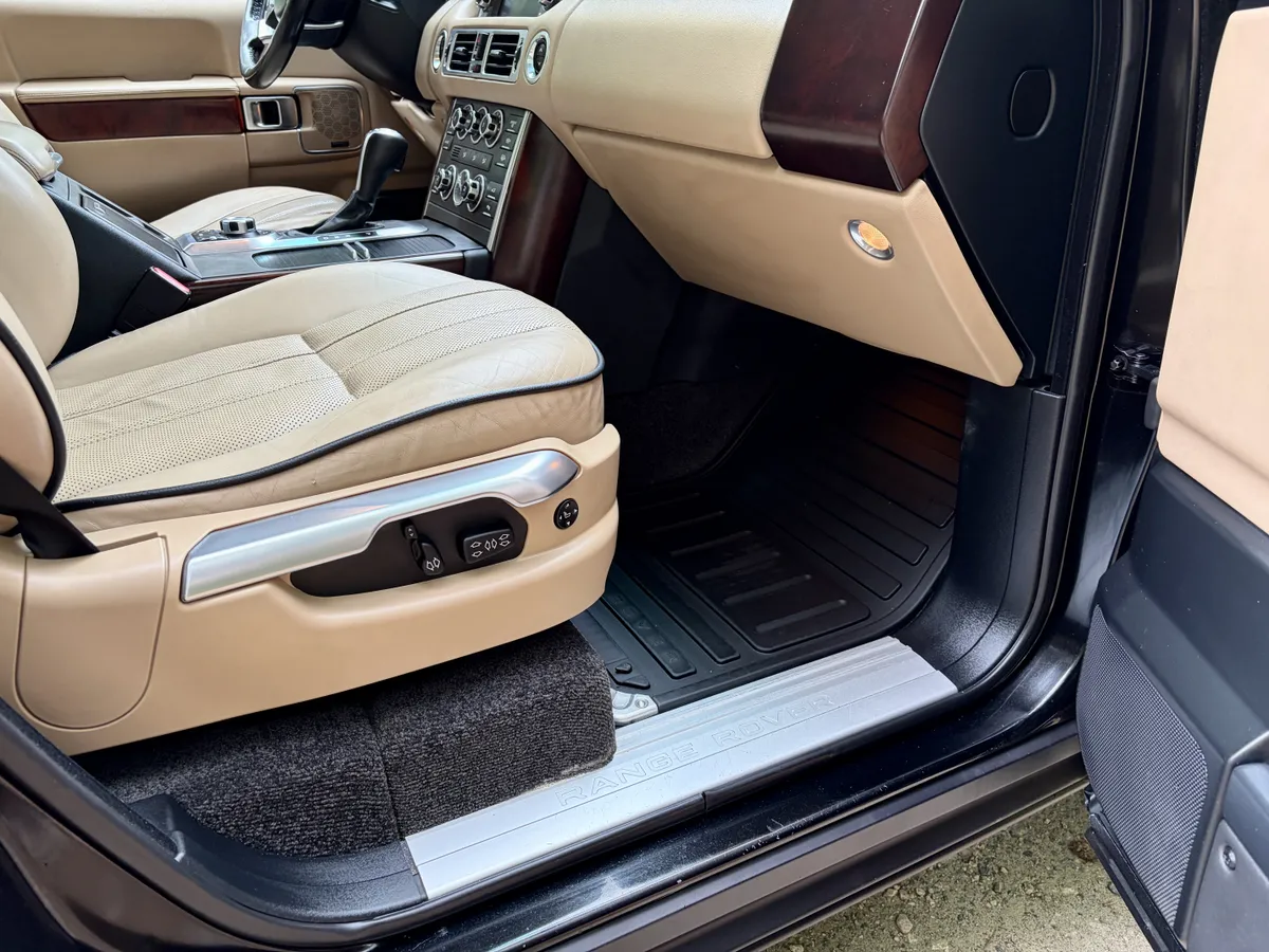 2011 Land Rover Range Rover HSE Luxury