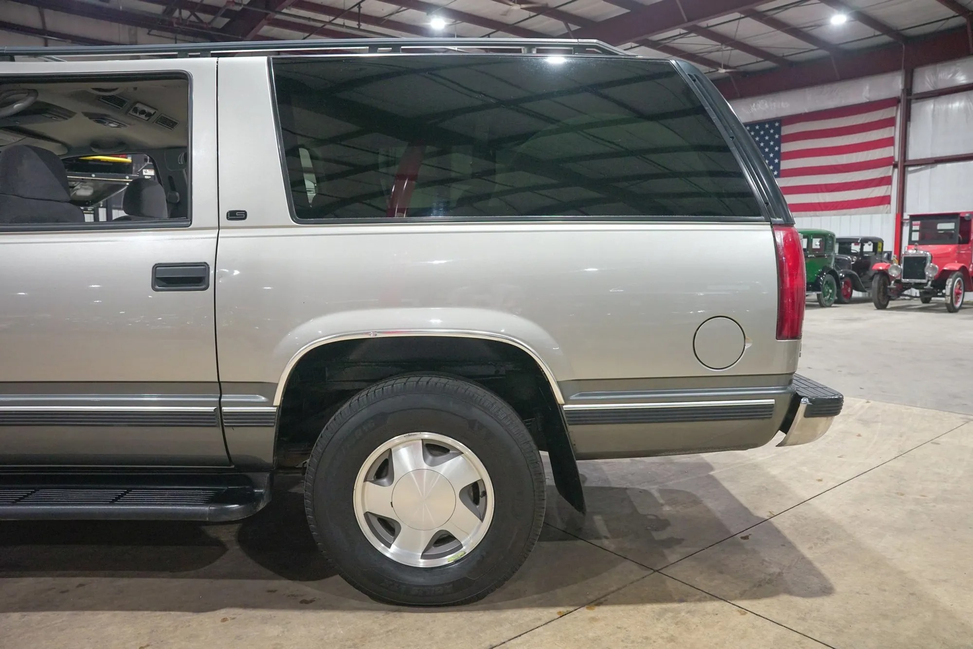 1999 Chevrolet Suburban LS - 5